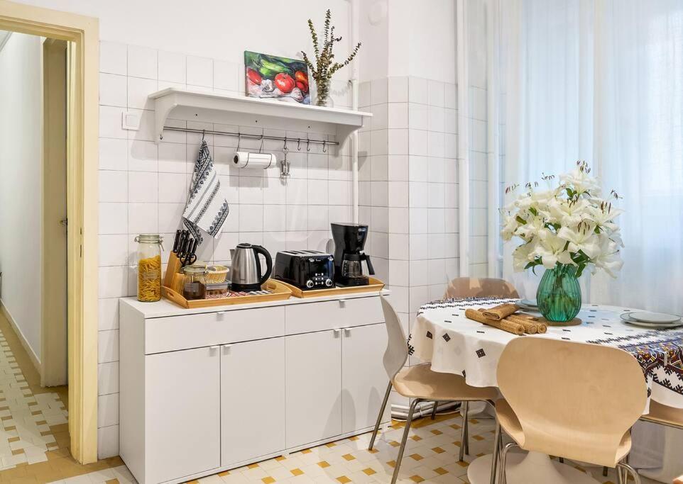 Ultra-Central University Square Apartament Apartament Bucureşti Ngoại thất bức ảnh
